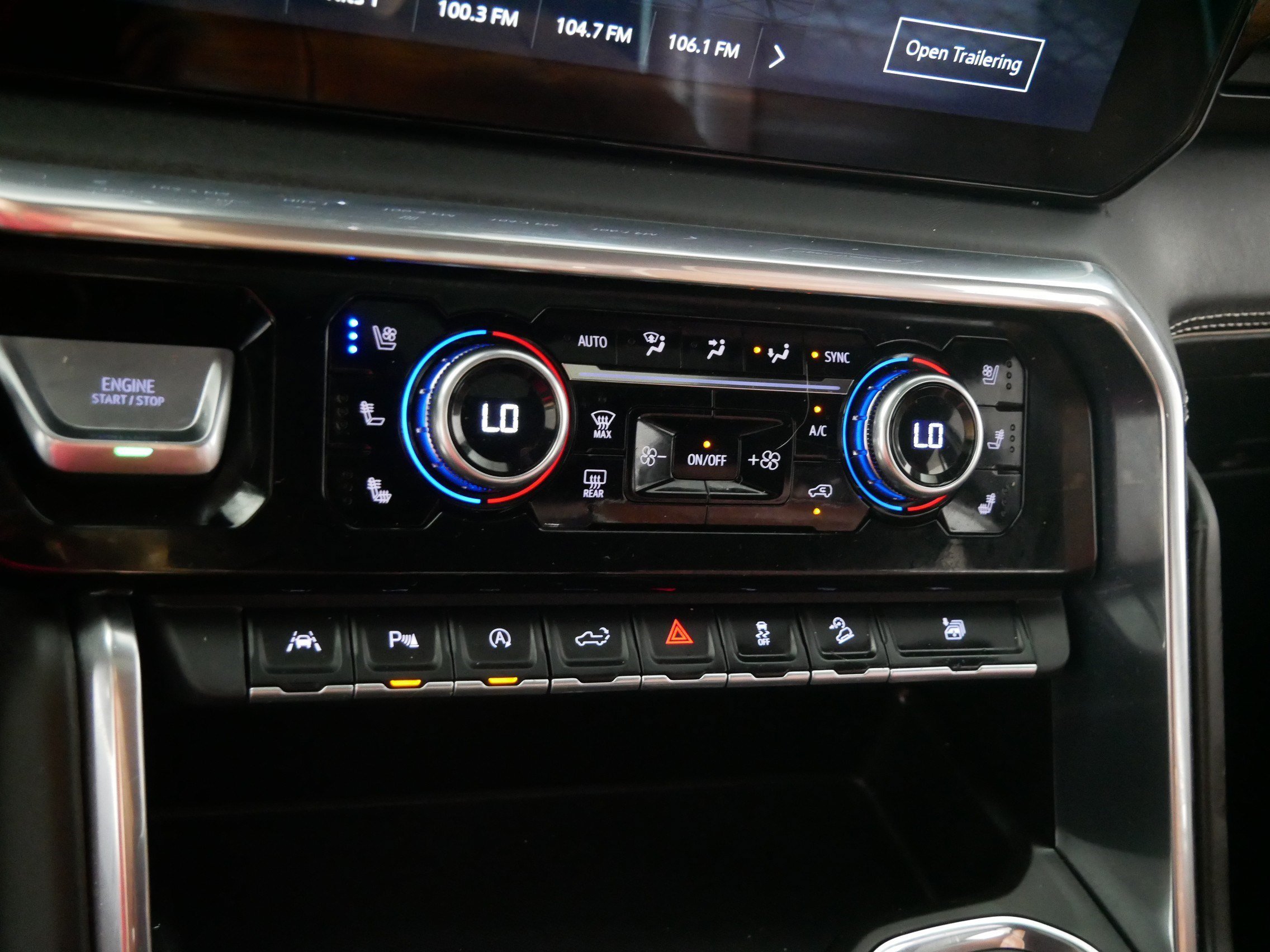 Used 2023 White Frost Tricoat GMC Denali Ultimate image 23