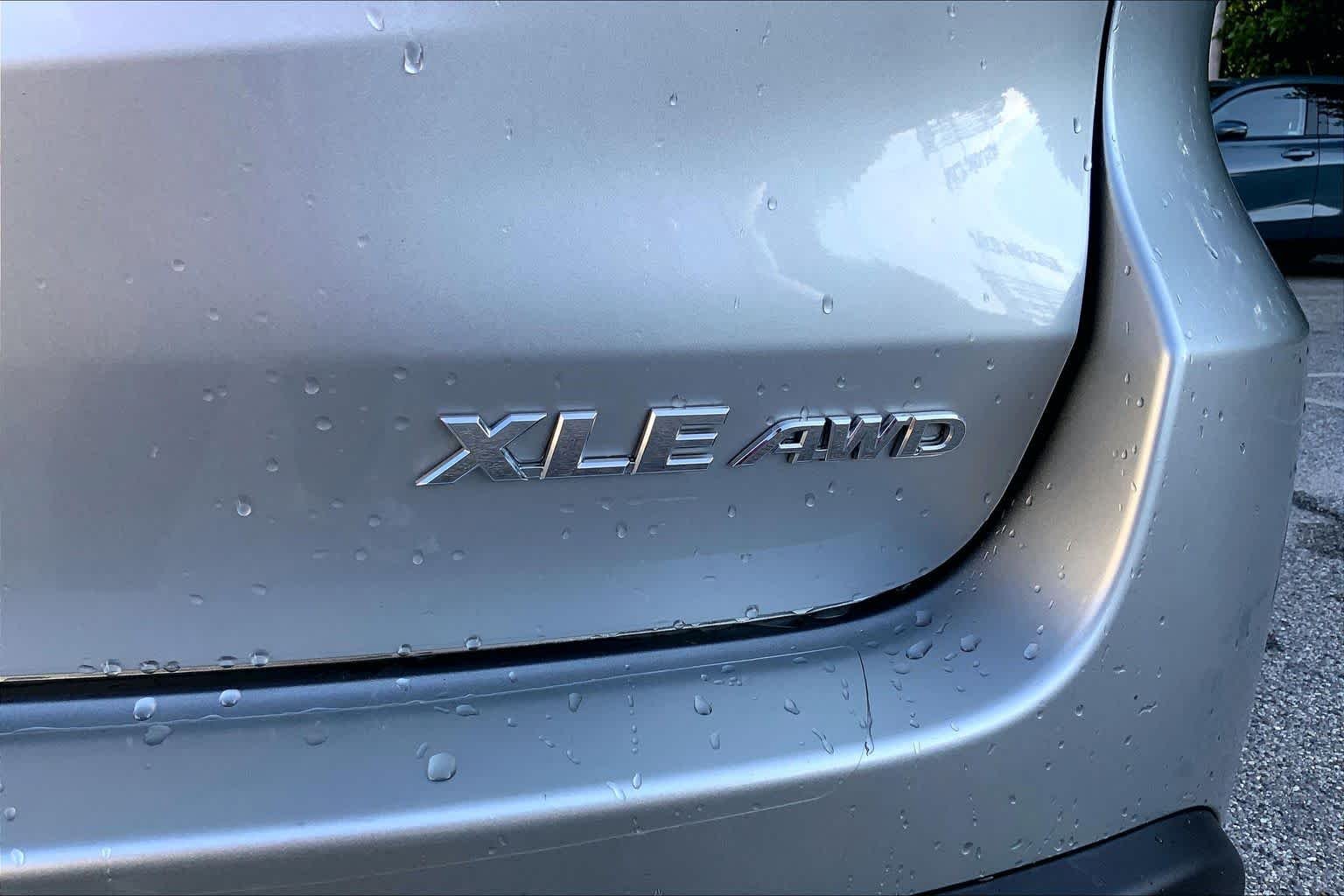 Used 2018 Celestial Silver Metallic Toyota XLE image 10