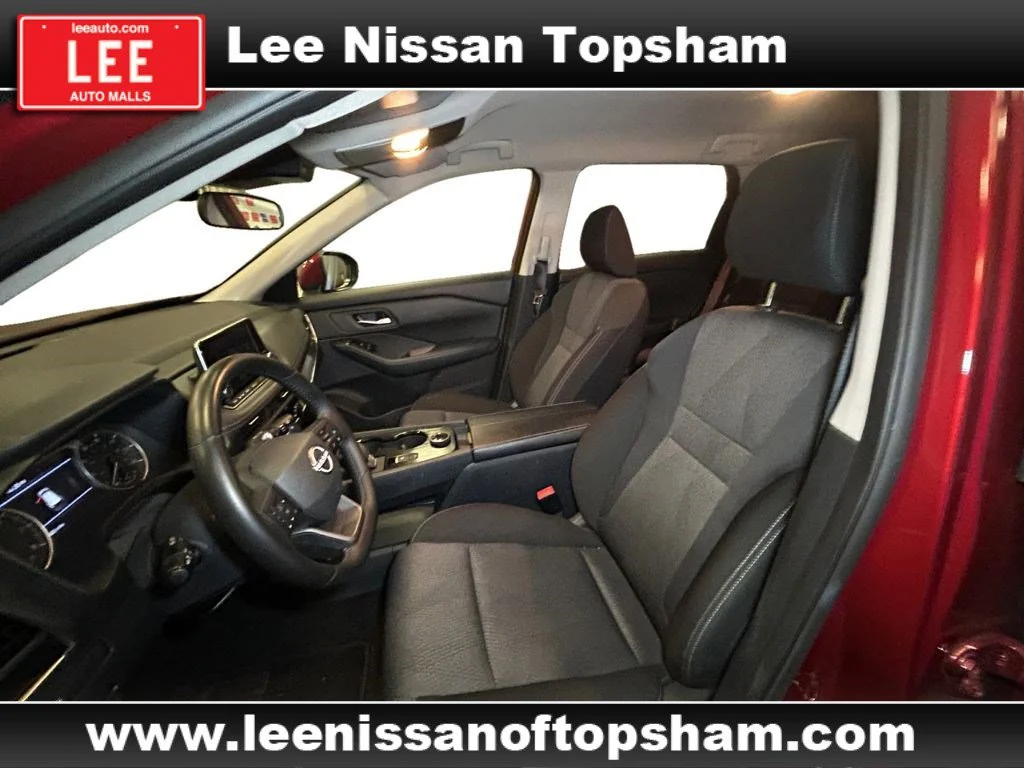 Used 2025 Scarlet Ember Tintcoat Nissan SV image 10