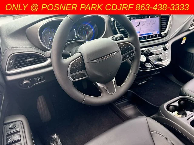 New 2027 Diamond Black Crystal Pearl-Coat Exterior Paint Chrysler  image 23