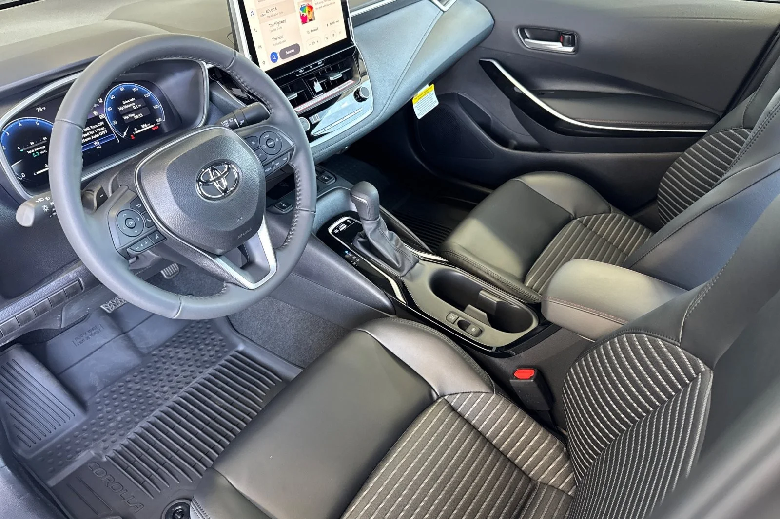 New 2026 Wind Chill Pearl <sup>1</sup> Toyota  XSE image 9