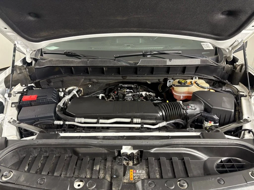 Used 2023 White Chevrolet Custom image 43