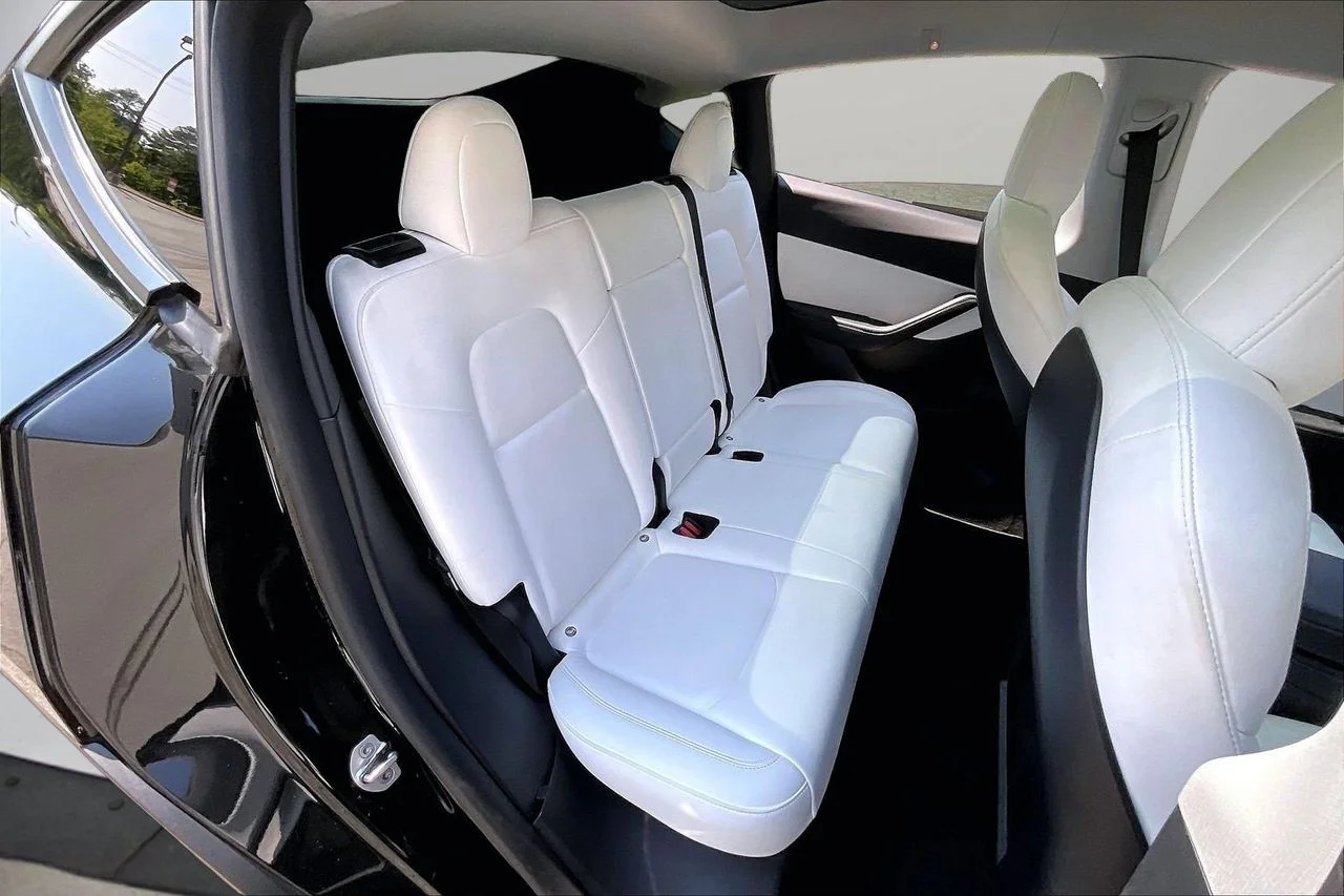 Used 2022  Tesla Long Range image 26