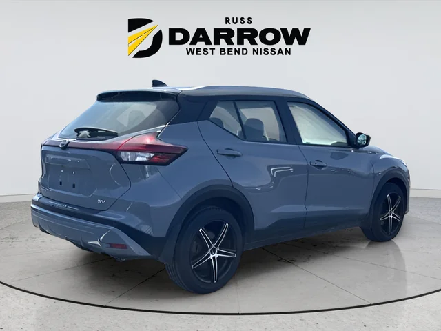 Used 2023 Gray Nissan SV image 5