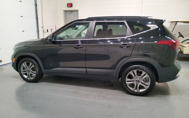 Used 2023 Black Kia S image 4