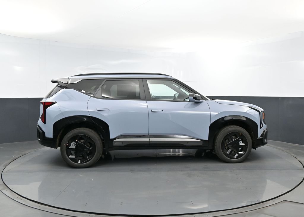 New 2027 Pale Gray Kia X-Line S image 4