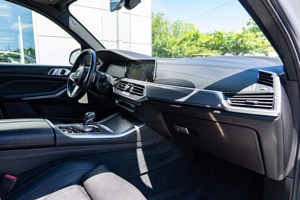Used 2019 White BMW xDrive50i image 29