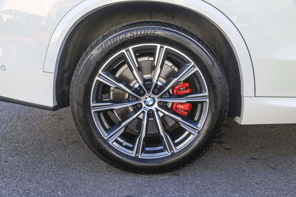 Certified Used 2025 Alpine White BMW M60i image 8