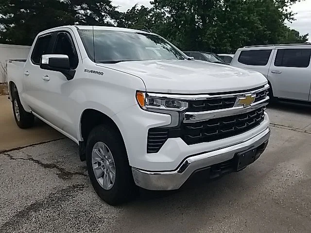 Used 2022 White Chevrolet LT image 4