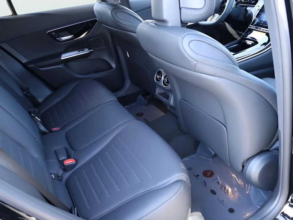 New 2026 Black Mercedes-Benz GLC 300 image 18