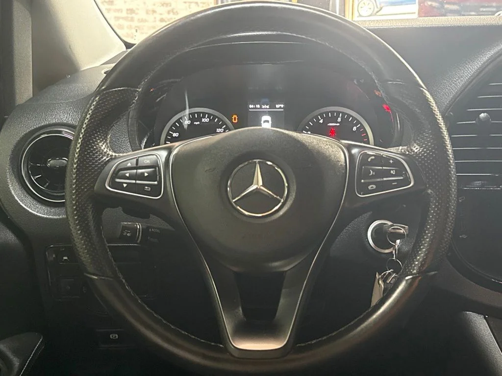 Used 2022  Mercedes-Benz Passenger image 19
