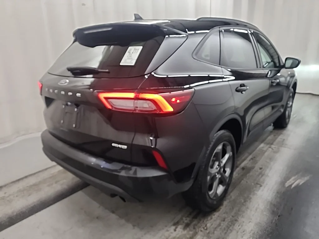 Used 2025 Agate Black Metallic Ford ST-Line image 3