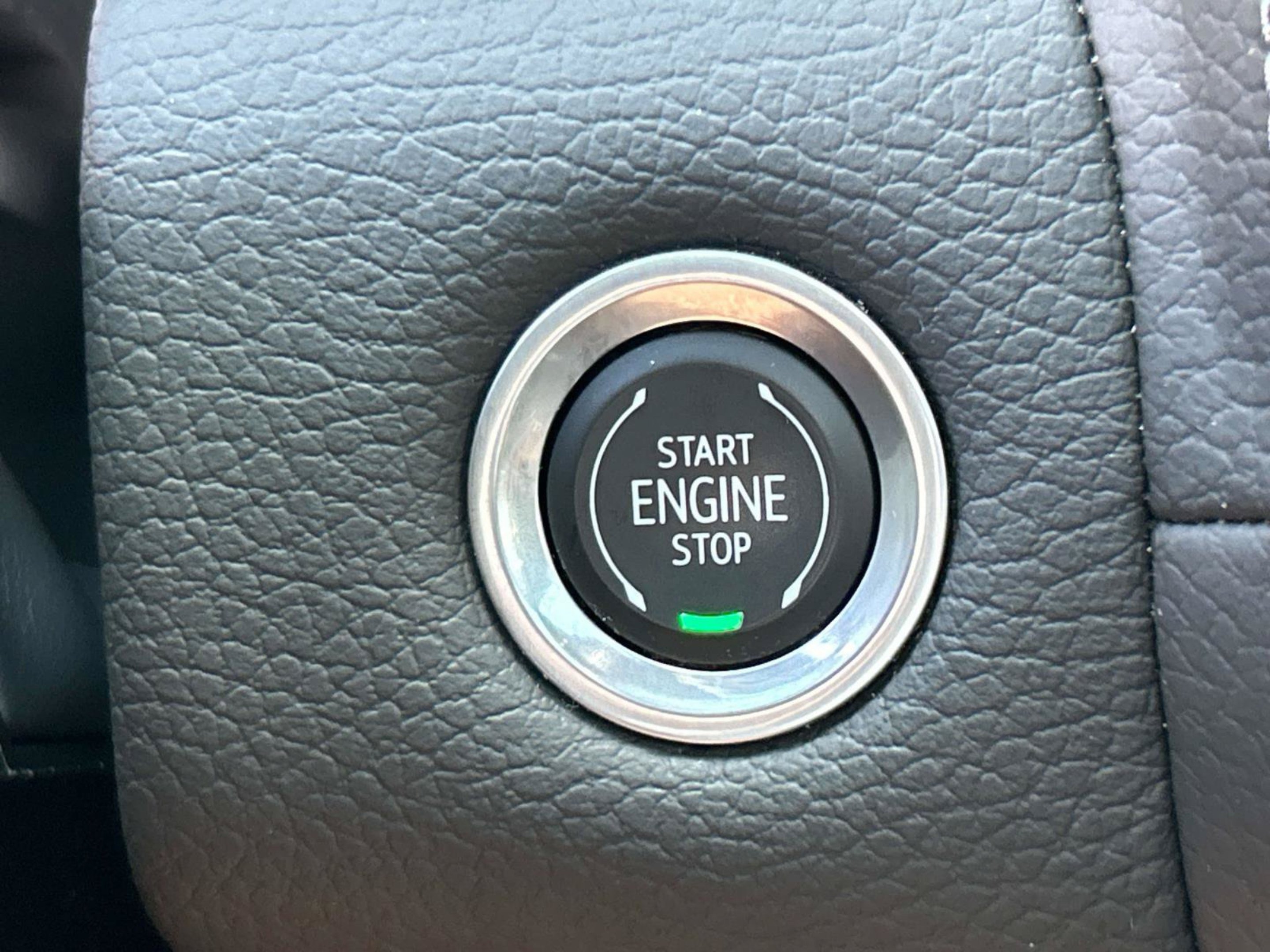 Used 2023 Onyx Black GMC Denali image 32