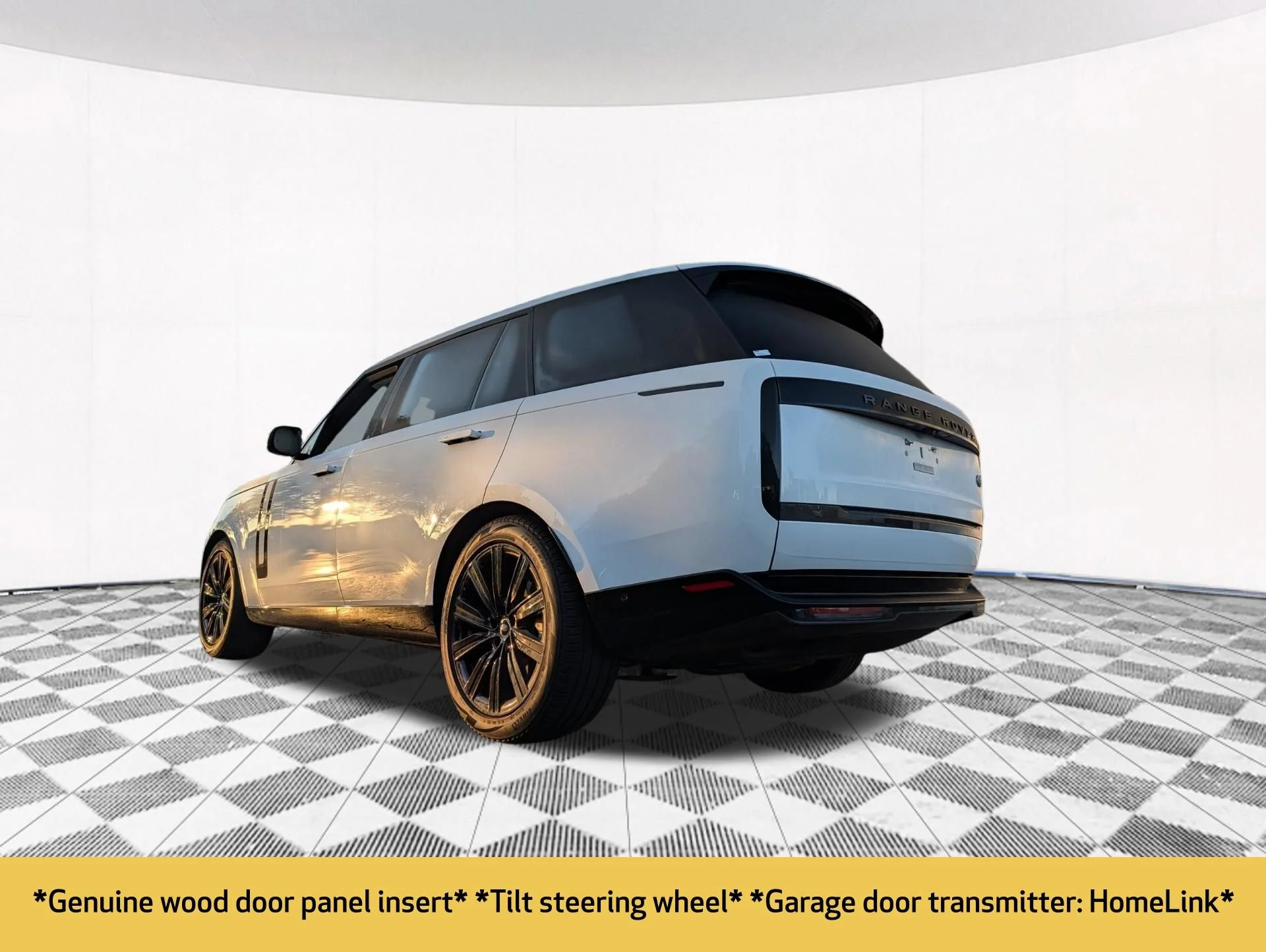 Used 2023  Land Rover SE image 11