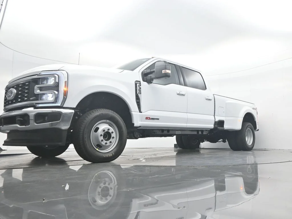 New 2026 Oxford White Ford F-350® XLT image 43