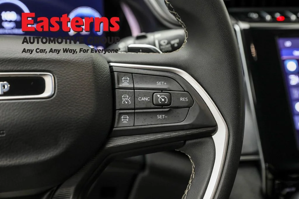 Used 2023 Gray Jeep Laredo image 16