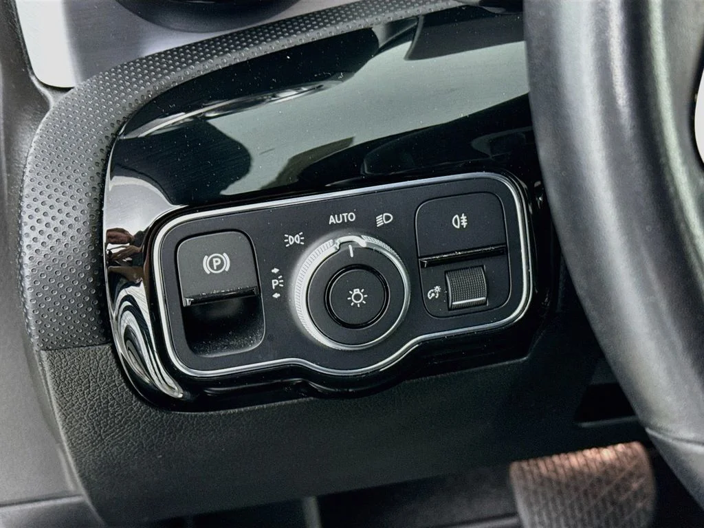 Used 2019  Mercedes-Benz A 220 image 11