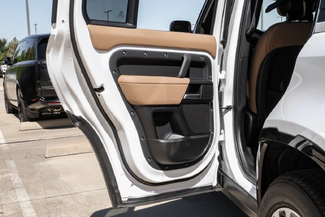New 2026 Fuji White Land Rover X-Dynamic SE image 49