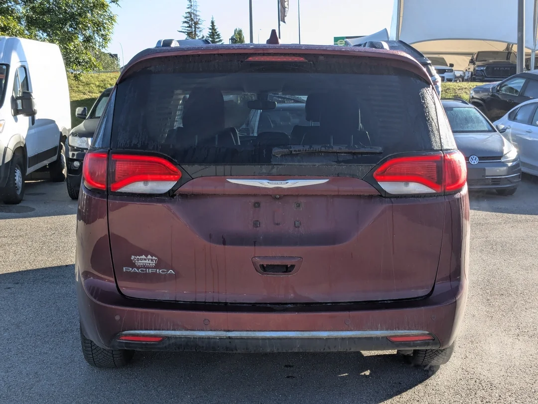 Used 2017 Red Chrysler Touring-L Plus - - FWD - 8.4 Uconnect NAV - 18 Wheels - Remote Start & More! image 7