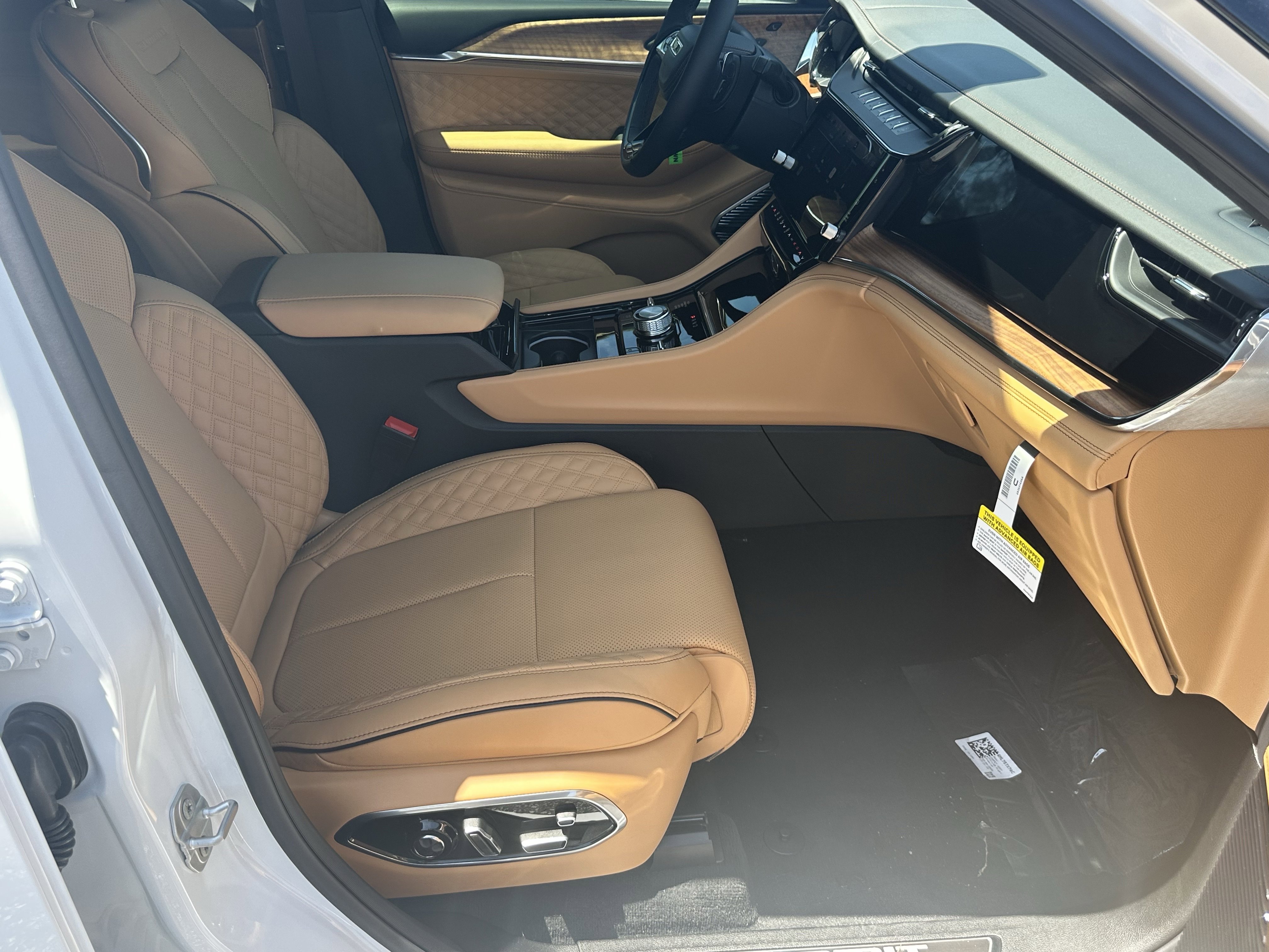 New 2026 Bright White Clear-Coat Exterior Paint Jeep Summit image 14