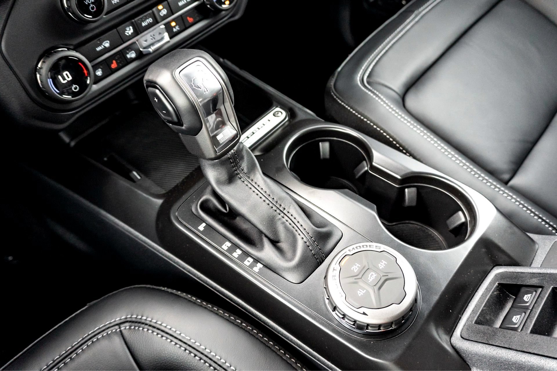New 2026 Avalanche Gray Ford Outer Banks image 15