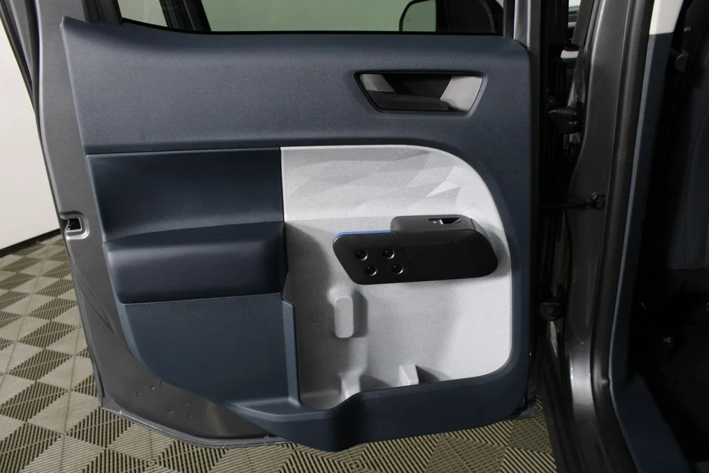 New 2026 Oxford White Ford XLT image 11