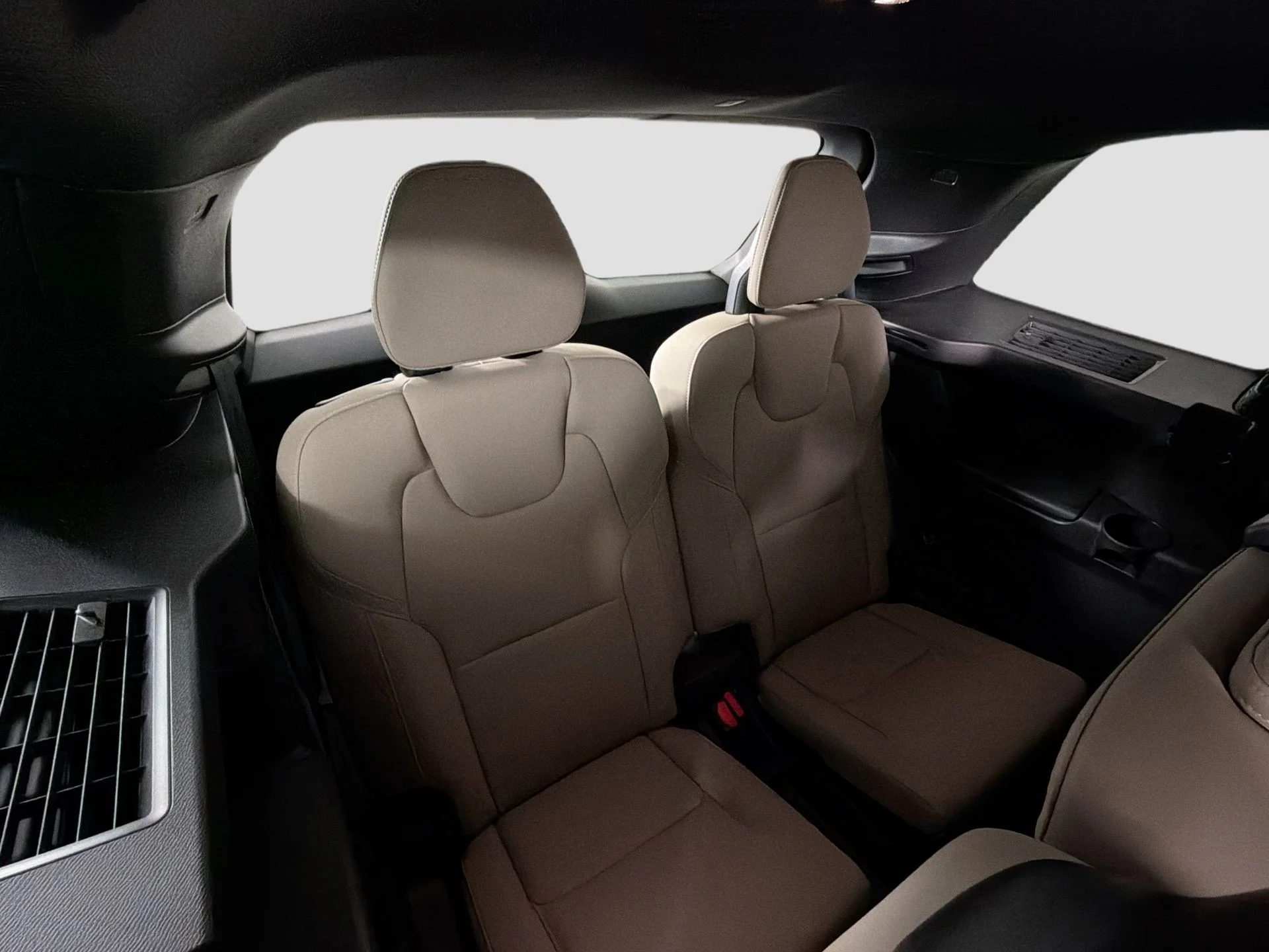 New 2026 Crystal White Volvo Plus image 27