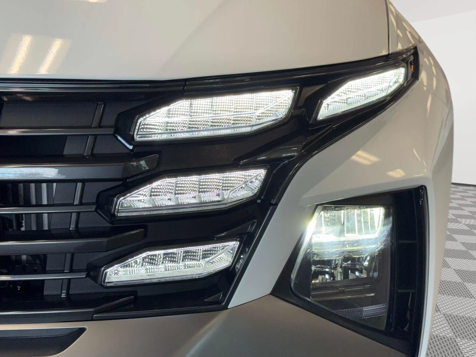 New 2025 Creamy White Pearl Hyundai SEL image 10