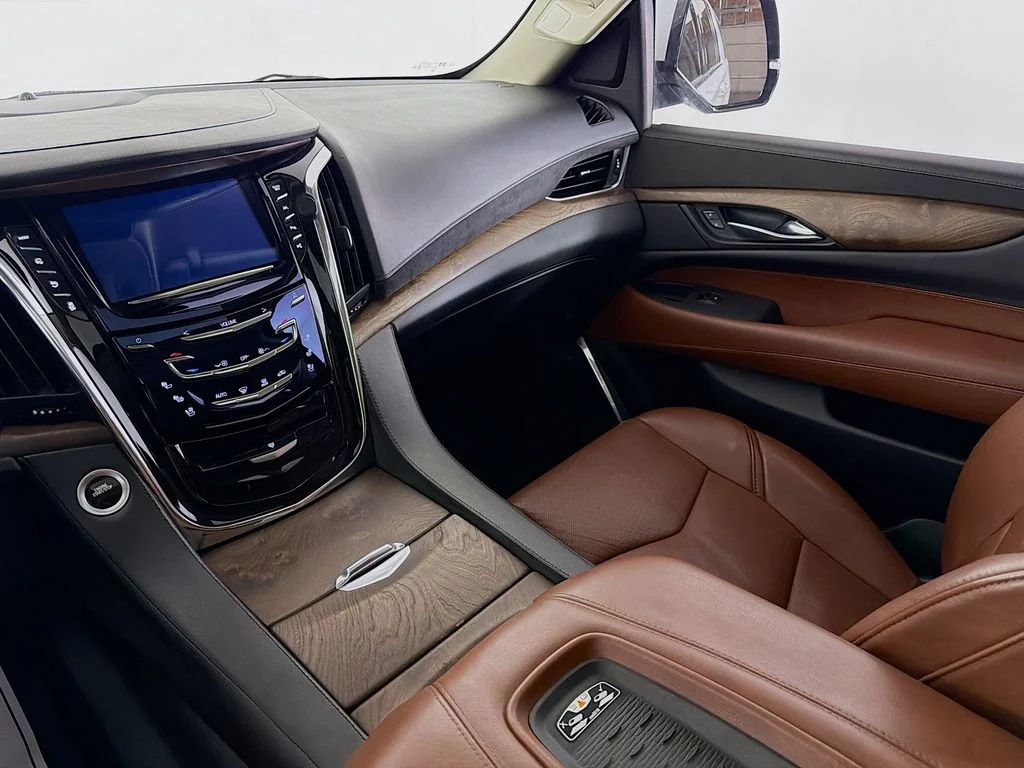 Used 2017 White Cadillac Premium image 22