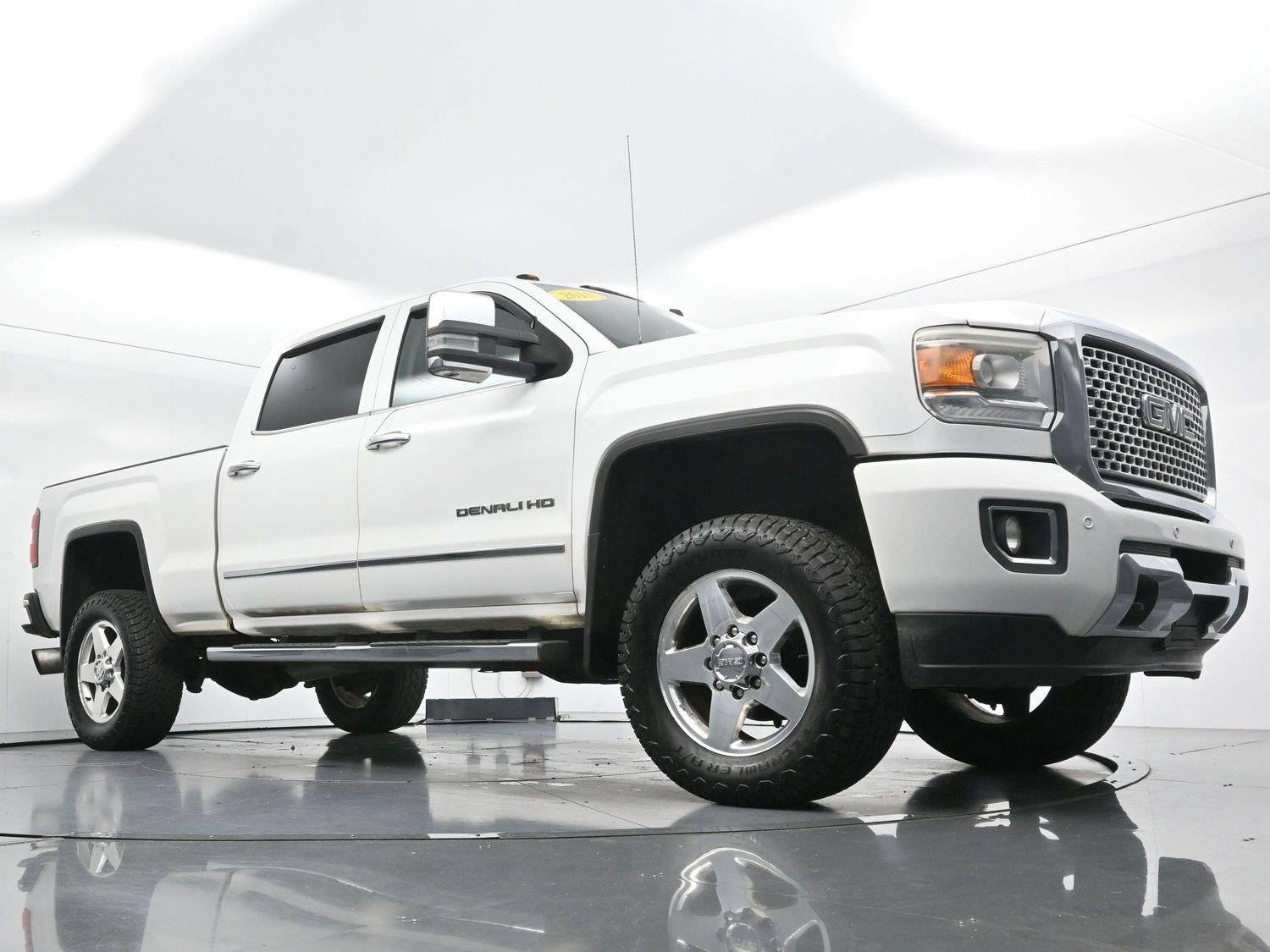 Used 2015 Summit White GMC Denali image 41