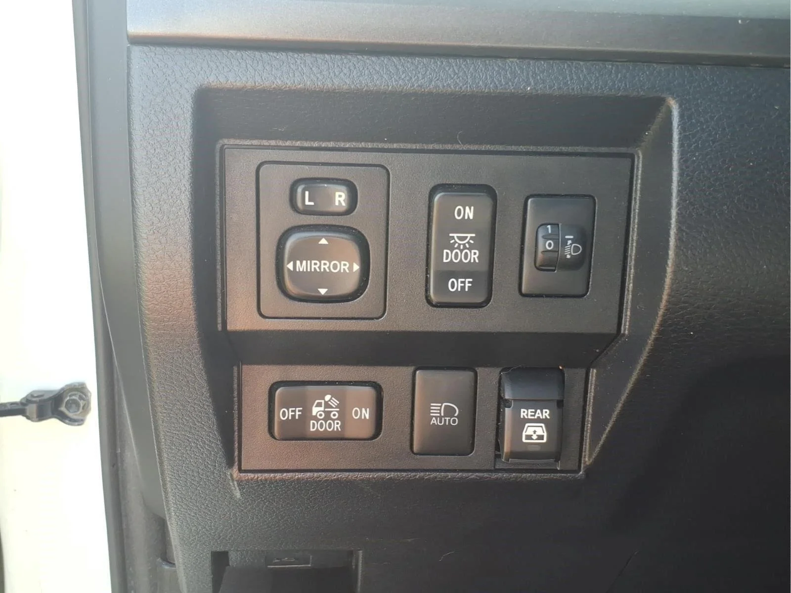 Used 2020 Super White Toyota SR5 image 18