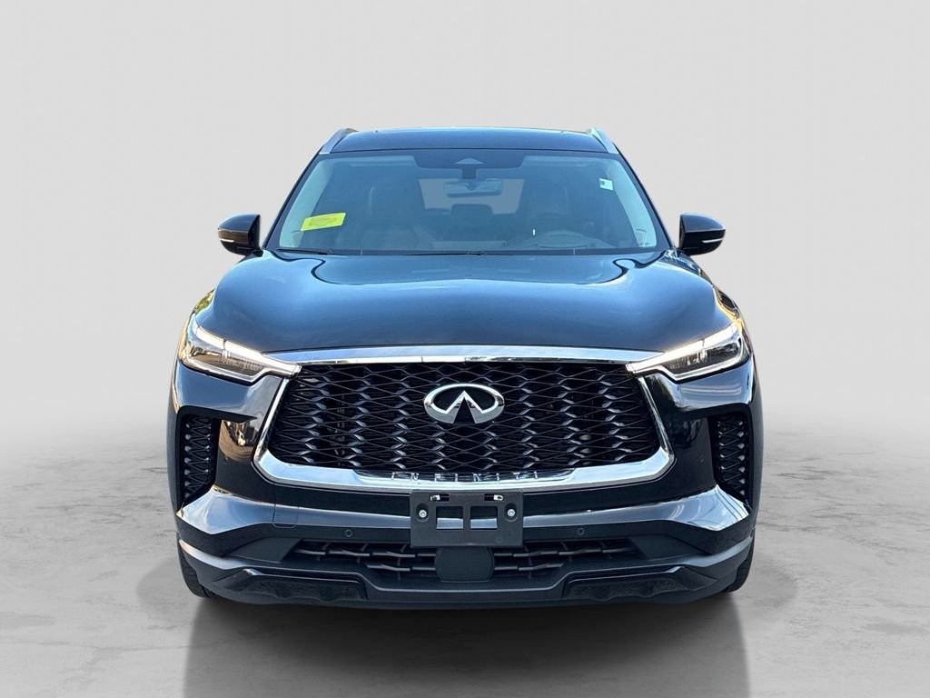 Used 2023 Black INFINITI LUXE image 2