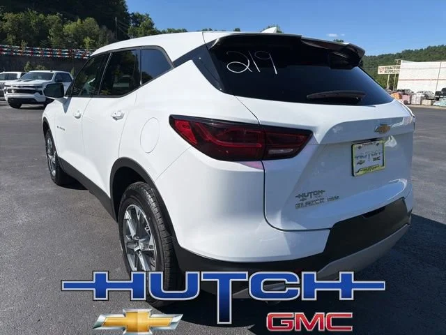 Used 2025 Summit White Chevrolet 2LT image 4