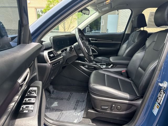 Used 2023 Black Kia S image 11