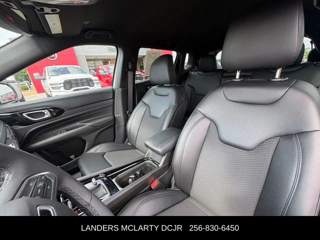 Used 2026 Silver Jeep Latitude image 18