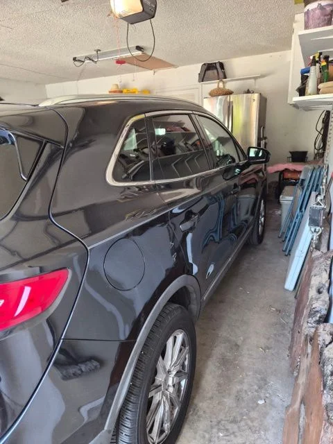 Used 2015 Black Lincoln Base image 3