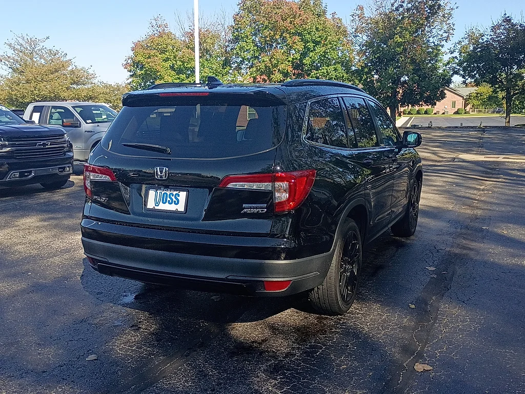 Certified Used 2022 Crystal Black Pearl Honda SE image 3