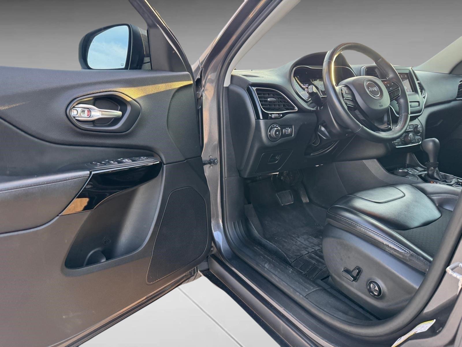 Used 2019 Sting-Gray Clearcoat Jeep Altitude image 18