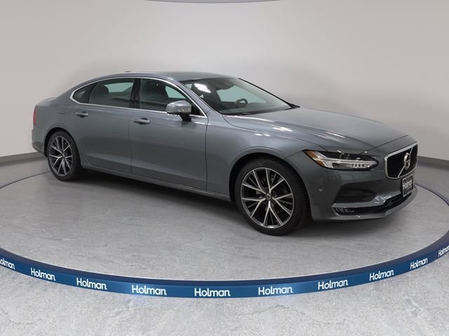 Used 2018 Gray Volvo T5 Momentum image 4