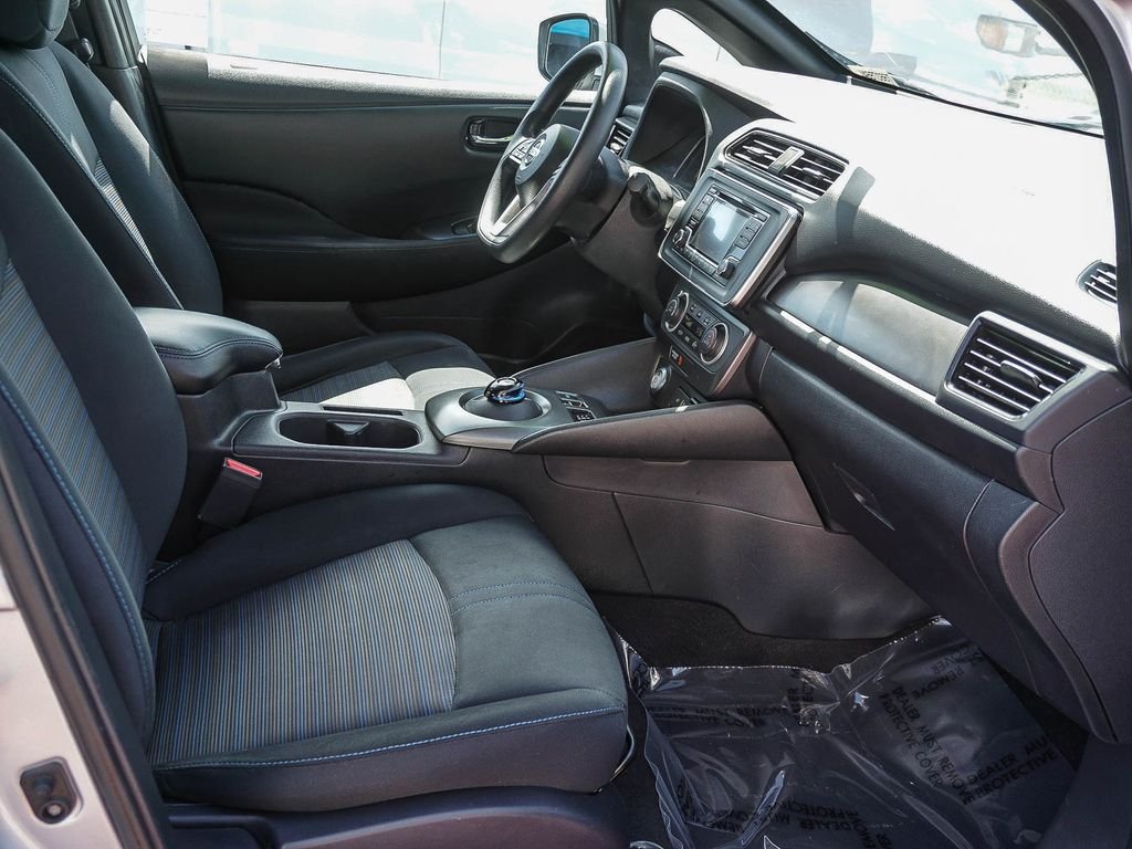 Used 2018 Silver Nissan S image 12