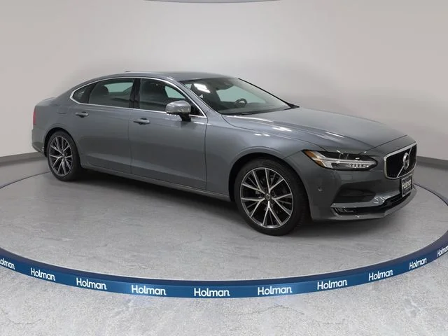 Used 2018 Gray Volvo T5 Momentum image 4