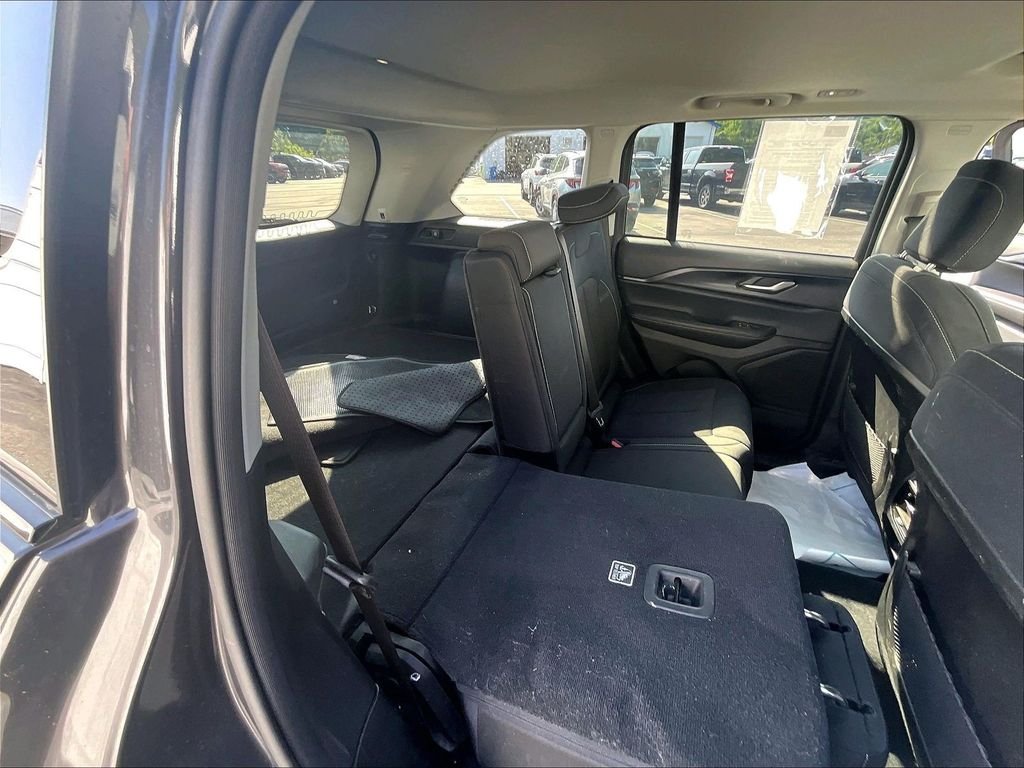 Used 2023 Silver Metallic Ford XLT image 16