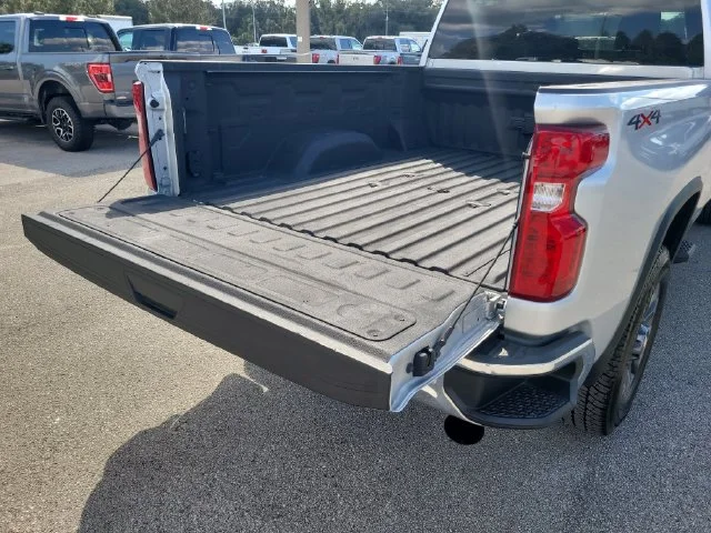 Used 2021 Silver Chevrolet LT image 10
