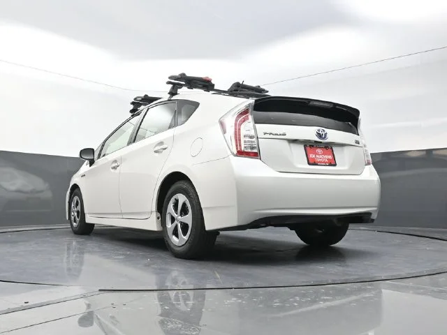Used 2013 White Toyota Two image 35