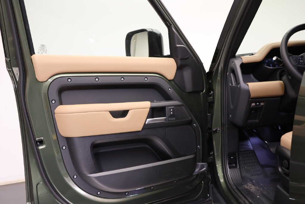 New 2026 Woolstone Green LAND ROVER X-Dynamic SE image 26