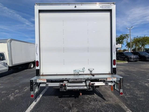 New 2026 Oxford White Ford E-350 SRW image 20