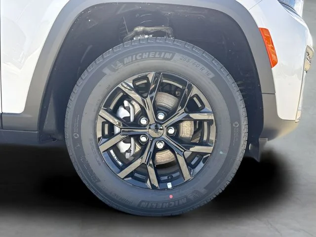 New 2026 Bright White Clear-Coat Exterior Paint Jeep Altitude image 28