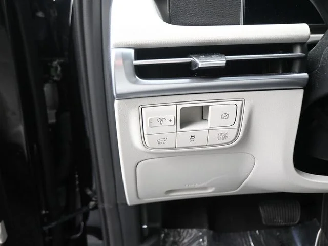Used 2025 Gray Hyundai SEL Convenience image 18