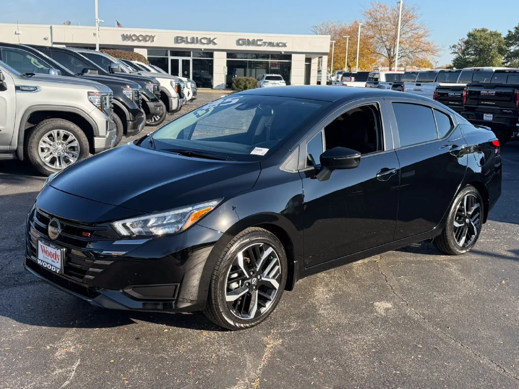 2025 Nissan Versa Sedan SR - Photo 6