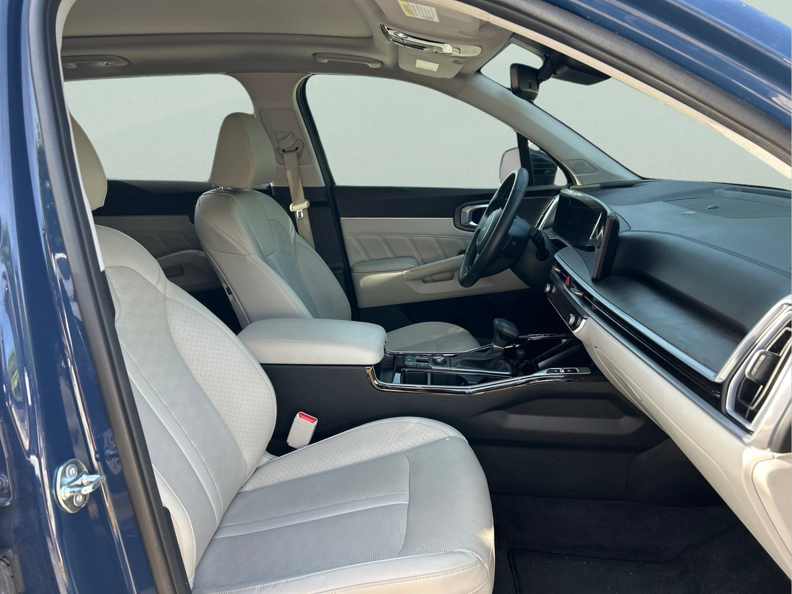 Used 2025 Black Kia X-Line SX image 13